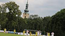 REMÍZA. Varnsdorf (ve žlutých dresech) doma remizoval 2:2 s Třincem.