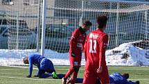 PŘÍPRAVA. Varnsdorf (v modrém) doma prohrál 1:2 proti Ústí nad Labem.