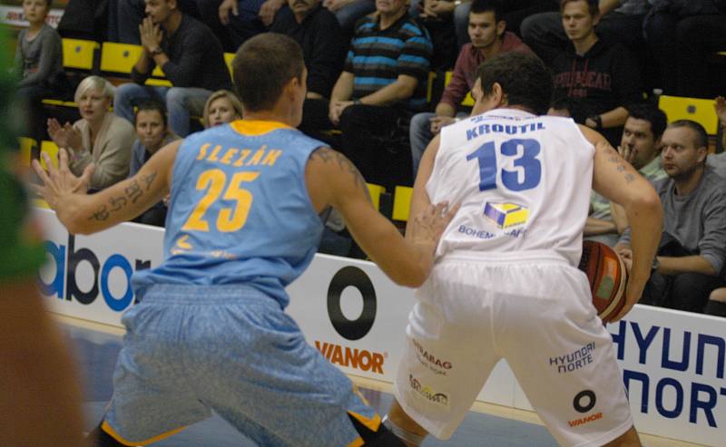 PARÁDA! Děčínští basketbalisté doma jasně porazili Prostějov.