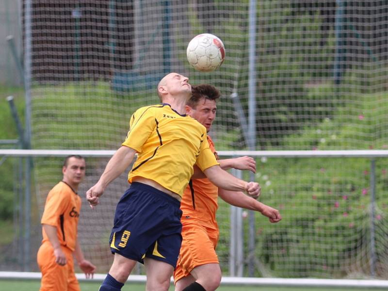 BENEŠOV zazářil a vyhrál nad Unčínem 3:0.