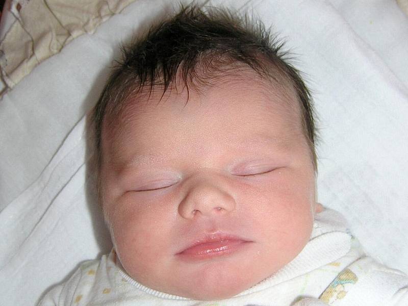 Bohdaně Remešové z Rybniště se 12. července v 22.35 v českolipské porodnici narodila dcera Nela Laubová. Měřila 50 cm a vážila 3,17 kg.