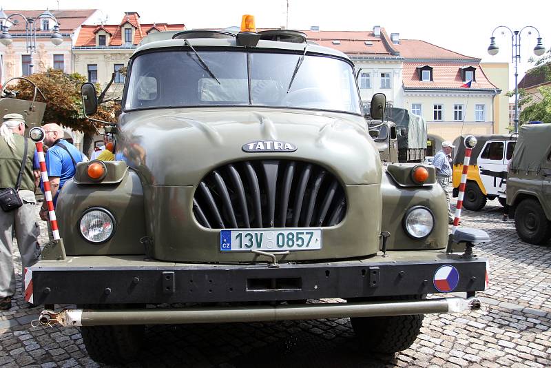 Výstava bojových a historických vozidel v Rumburku.