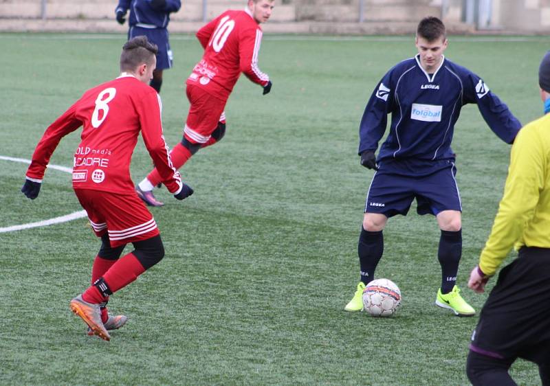 OSM BRANEK padlo v utkání Doksy - Neštěmice. Doksy (v tmavém) nakonec vyhrály 5:3.