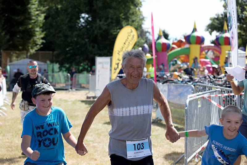 Na Houmrův triatlon dorazili závodníci všech věkových kategorií.