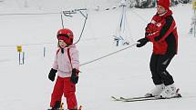 Mateřská školka z Ústí vyrazila na lyžařský kurz