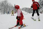 Mateřská školka z Ústí vyrazila na lyžařský kurz