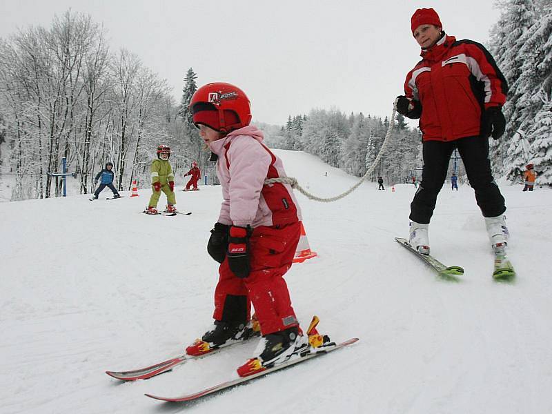 Mateřská školka z Ústí vyrazila na lyžařský kurz