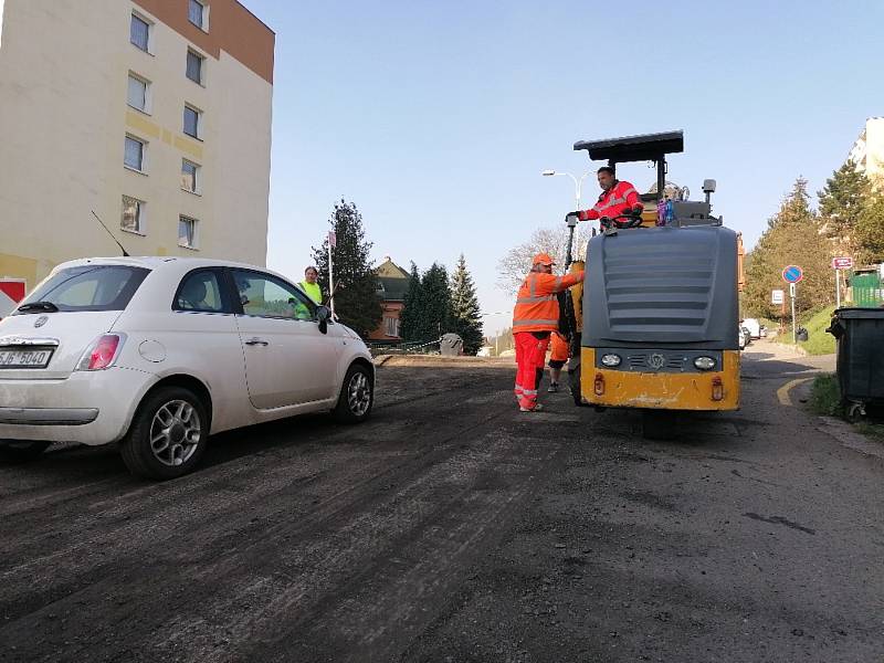 V Děčíně - Bynově opravují Rudolfovu ulici.