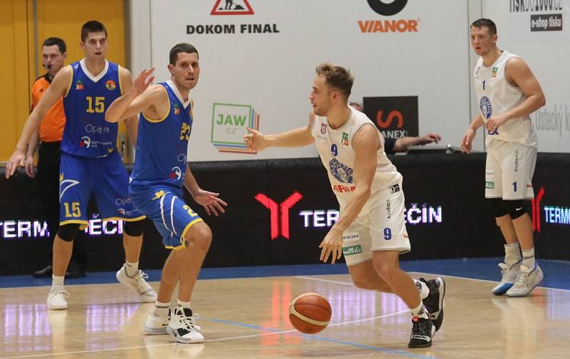 JASNÁ PORÁŽKA. Děčínští basketbalisté doma nestíhali, Opavě podlehli 63:87.