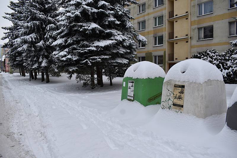 Děčín zasypal v noci na pondělí 8. února sníh.