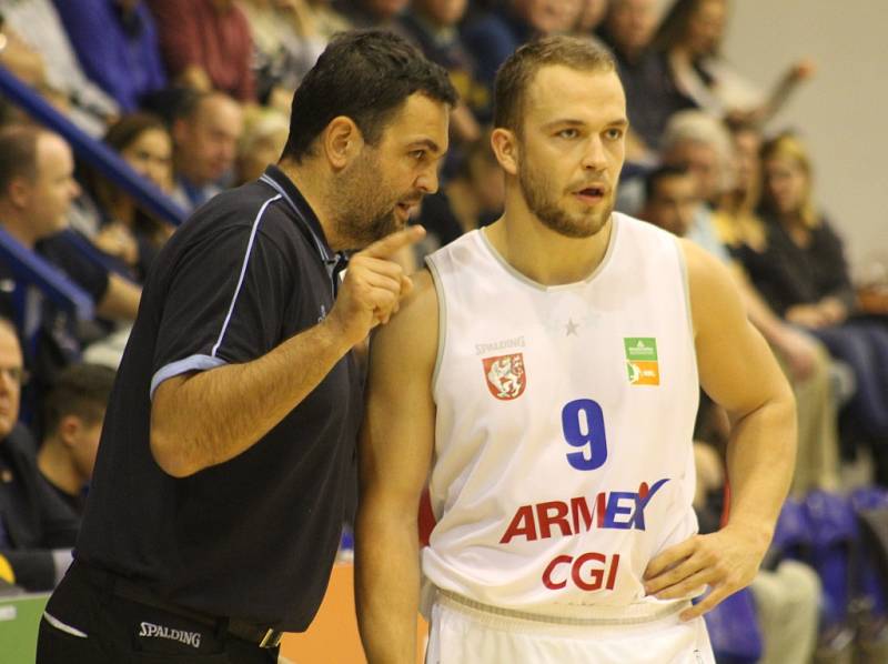 BYLY TO NERVY! Děčínští basketbalisté doma porazili Pardubice 74:73.