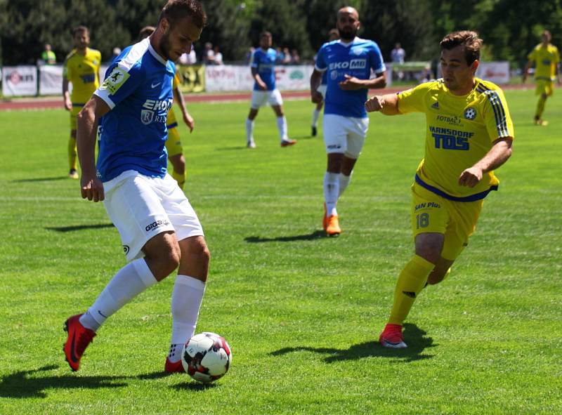 REMÍZA. Varnsdorf (ve žlutém) remizoval s Táborskem 1:1.