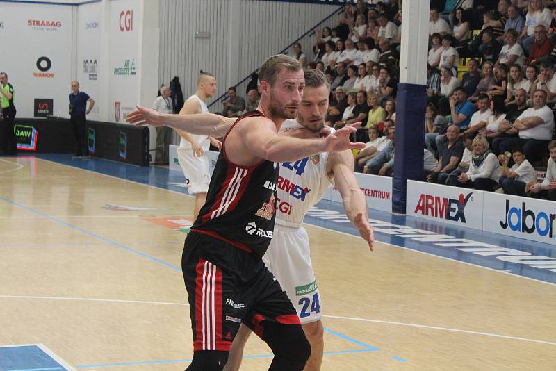 Sport basketbal 3. semifinále Děčín - Svitavy