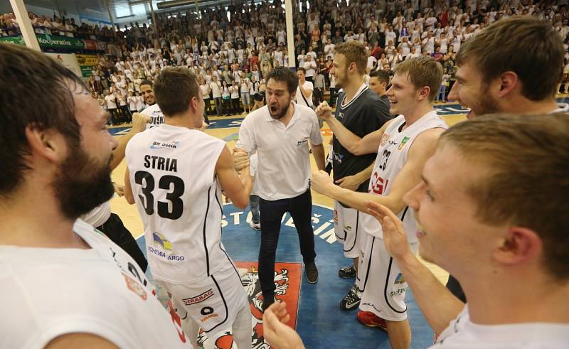 BASKETBALOVÁ NIRVÁNA! Děčínští Válečníci v pátém semifinále porazili Prostějov, v sérii zvítězili 3:2 a ve finále je čeká Nymburk!