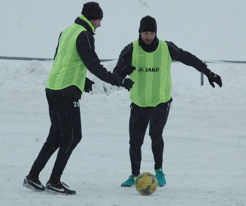 PRVNÍ TRÉNINK v rámci zimní přípravy mají za sebou fotbalisté FK Varnsdorf.