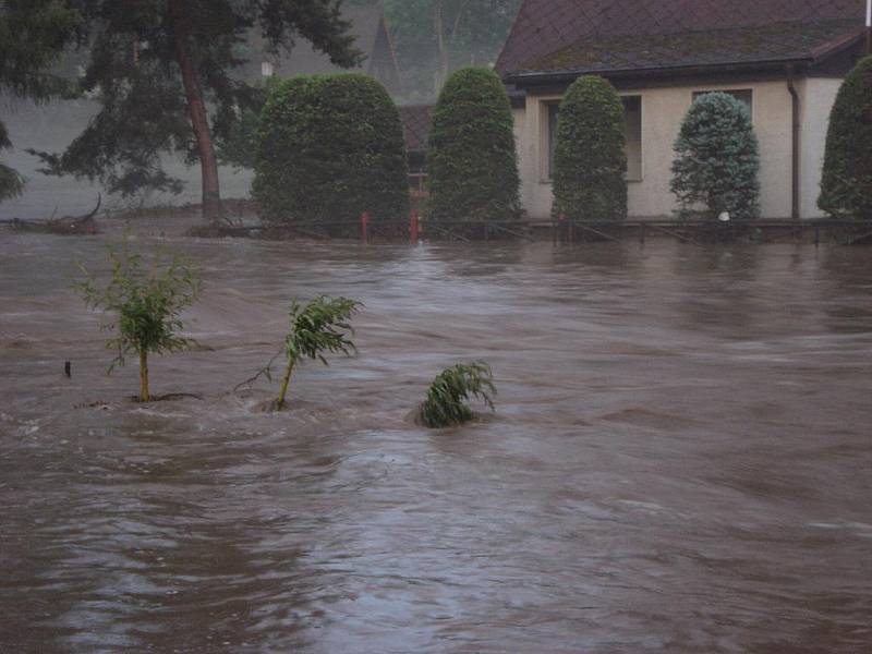 Bleskové povodně ve Všemilech.