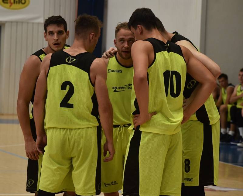 Basketbalisté Děčína narazili v dalším přípravném utkání na Ústí nad Labem. Sluneta naopak odehrála první přátelský zápas v rámci letní přípravy.