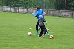 NÁVŠTĚVA. Tři fotbalisté FK Teplice navštívili trénink FAPV Děčín.