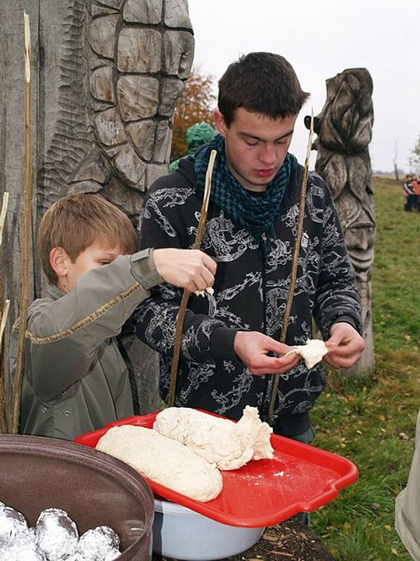 Pouštění draků patří i na Děčínsku k oblíbené podzimní zábavě.