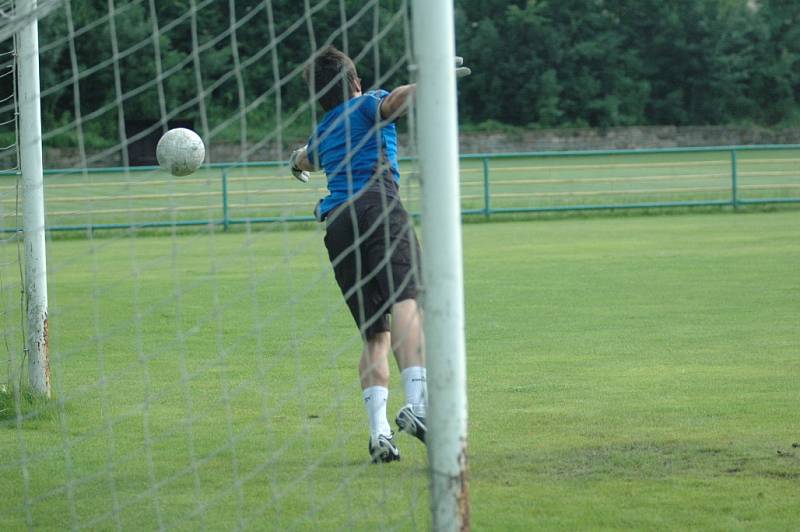 PRVNÍ DÁVKY. FK Junior Děčín zahájil letní přípravu.