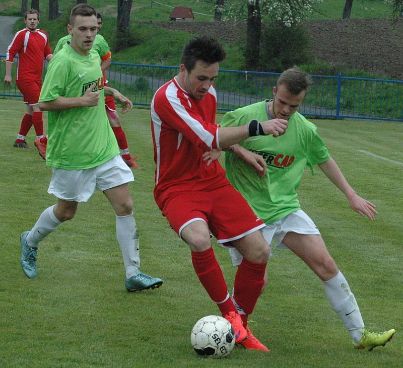 MALŠOVICE (zelené dresy) doma porazily Dobkovice 3:0.