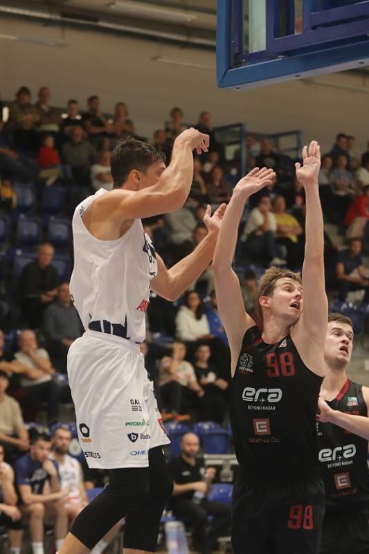 Basketbalisté Děčína slavně porazili Nymburku. Po deseti letech.