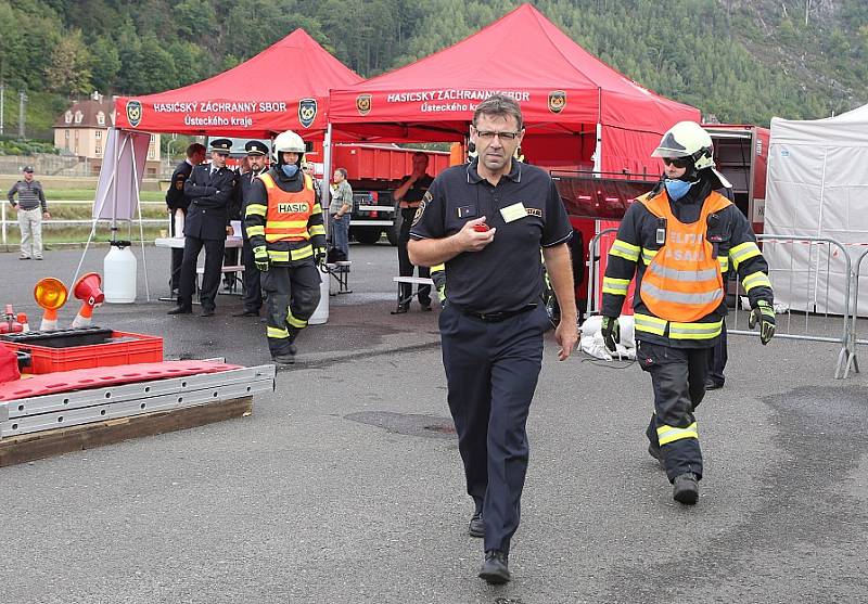 Krajská soutěž hasičů ve vyprošťování se konala v Děčíně. 