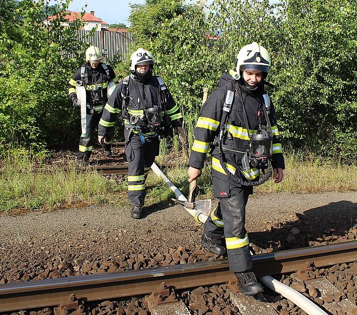 Požár skladiště na východním nádraží v Děčíně. 