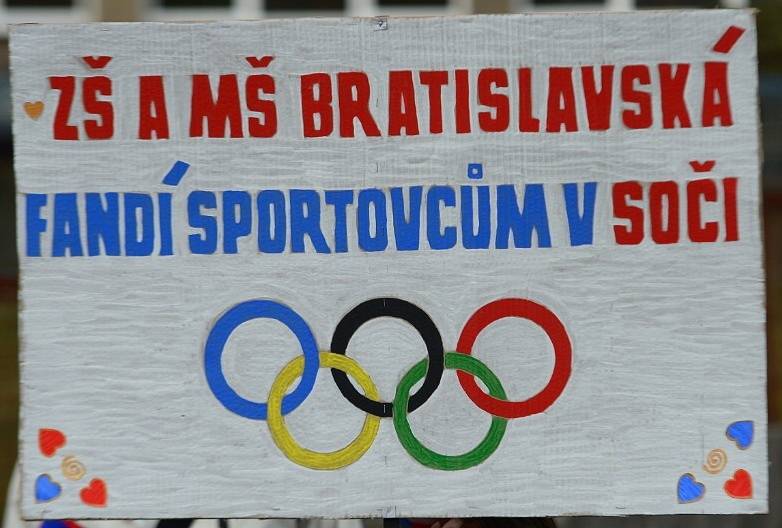 Průvod dětí podpořil naše sportovce na olympiádě v ruském Soči.