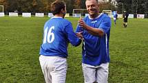 ŠLUKNOV (v modrém) porazil poslední Travčice 3:1.