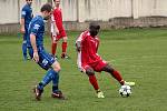 PROHRA. Fotbalisté Vilémova (v modrém) poprvé v divizi na jaře prohráli. Brozany vyhrály 3:2.