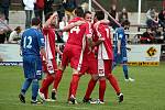 PROHRA. Fotbalisté Vilémova (v modrém) poprvé v divizi na jaře prohráli. Brozany vyhrály 3:2.