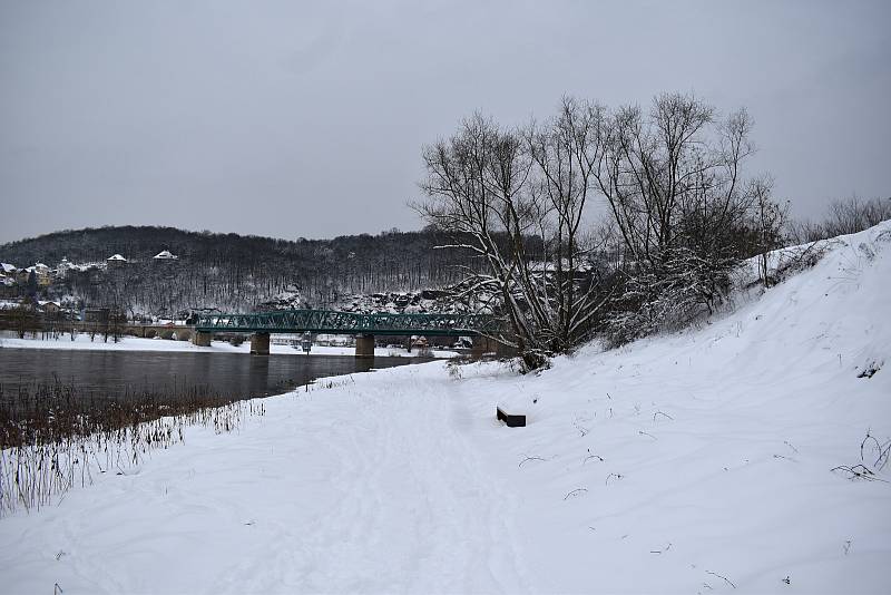 Děčín zasypal v noci na pondělí 8. února sníh.