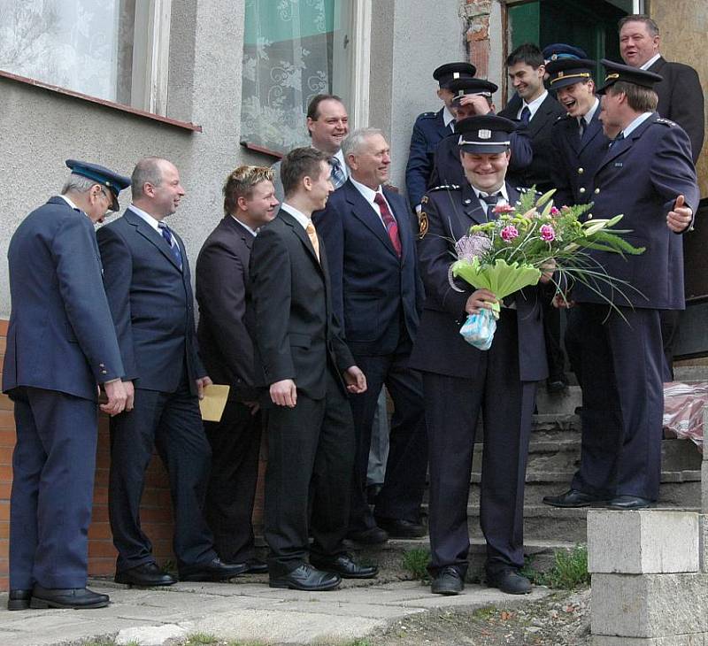 Hasiči z Horních Habartic si ve středu 14. dubna jeli pro Zlaté kříže.