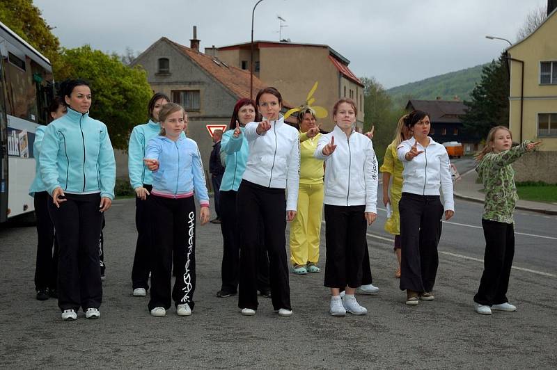 Varnsdorf  tanečnice vytvořily rekord a roztančily náměstí