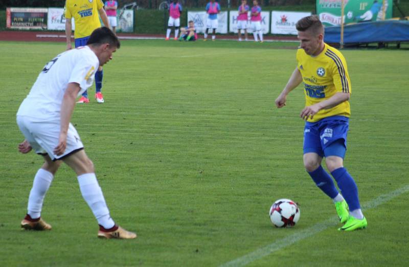 DERBY. Varnsdorf (ve žlutém) hostil v derby Ústí nad Labem.