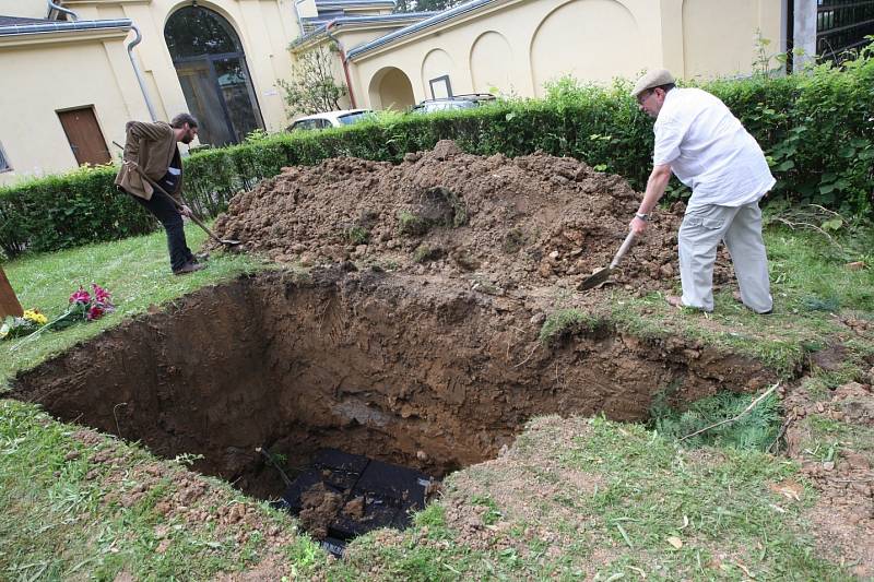 V Děčíně pohřbili téměř 400 původních obyvatel města, kteří v něm žili před 700 lety.