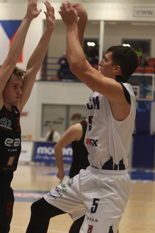 Basketbalisté Děčína slavně porazili Nymburku. Po deseti letech.