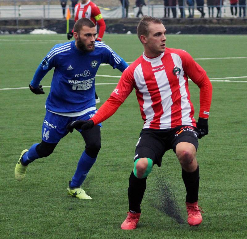 REMÍZA. Varnsdorf (v modrém) hrál s Viktorkou Žižkov 1:1.