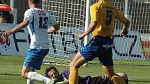 FNL, 30. KOLO. FK Ústí nad Labem (bílé dresy) vs. FK Varnsdorf.