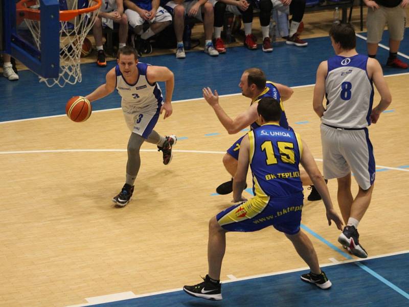 ŠKODA. Děčínští basketbalisté ztratili proti Teplicím dobře rozehraný zápas.