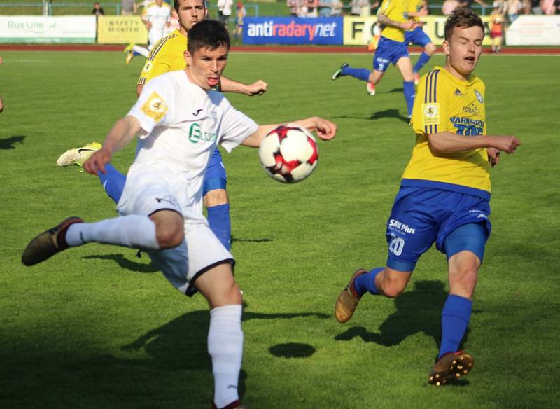 DERBY. Varnsdorf (ve žlutém) hostil v derby Ústí nad Labem.