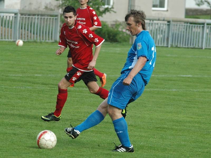 DALŠÍ BODY. Jílové (v modrém) doma porazilo 1:0 Soběchleby.