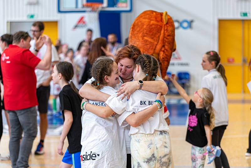 Slavnostní zakončení Vividbooks Národního finále U 11 dívek v basketbalu. Vítězství urvaly dívky z Hradce Králové.