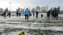 FOTBALISTÉ VARNSDORFU zahájili zimní přípravu. Vedl je nový trenér Roman Veselý.