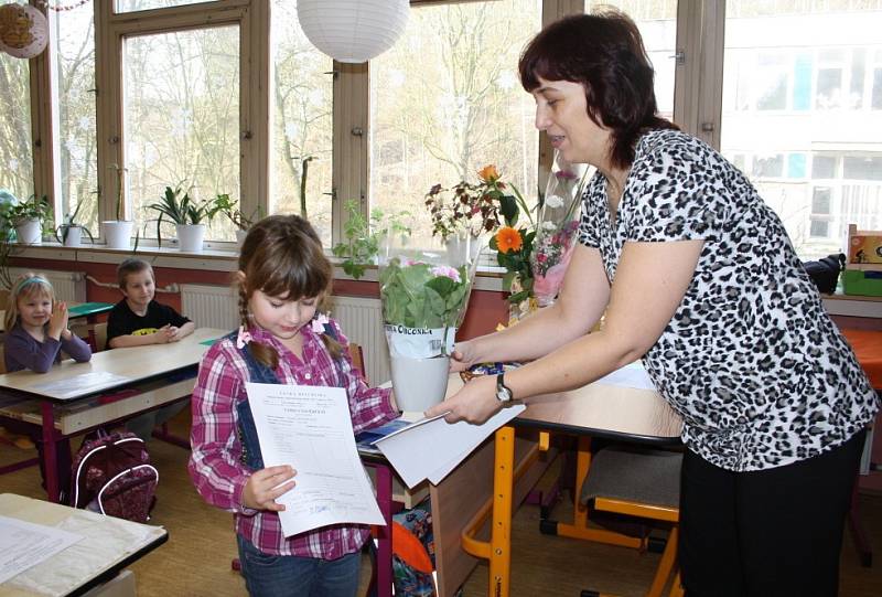 Své vůbec první vysvědčení v životě dostaly ve čtvrtek 31. ledna 2013  děti z první třídy Základní školy Vojanova v Děčíně. 