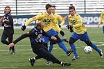 Poslední hrací den Tipsport ligy se na umělé trávě v Děčíně hrály duely Teplice versus Kladno a ústí n. L. versus Most.  