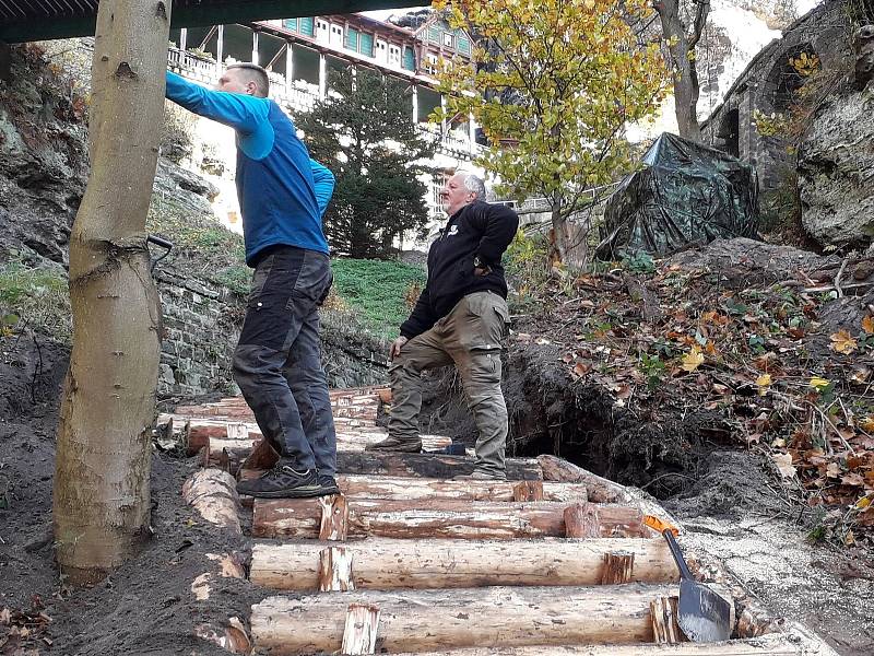 U Pravčické brány vyrostlo nové schodiště