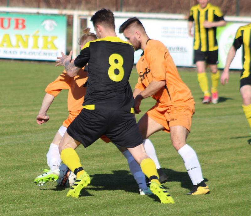 PARÁDA! Benešov (oranžové dresy) doma přejel Proboštov 5:0.