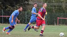 PORÁŽKA. Jiříkov (v modrém) doma padl s Hostovicemi 0:1.